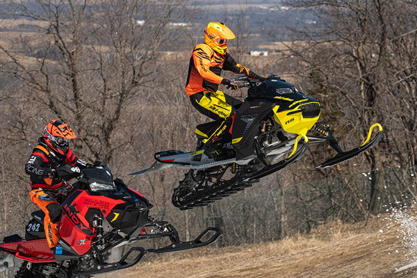 Hill Drag snowmobile competition i Michigan, Wisconsin, Minnesota, Iowa